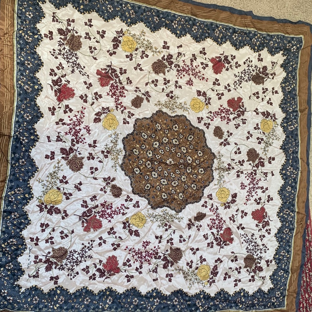 Oscar de la Renta 100% printed silk scarf
